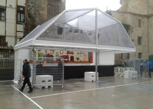 Carpa y escenario