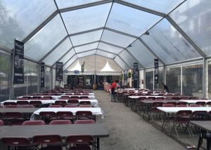 Mobiliario y carpa para comidas y celebraciones